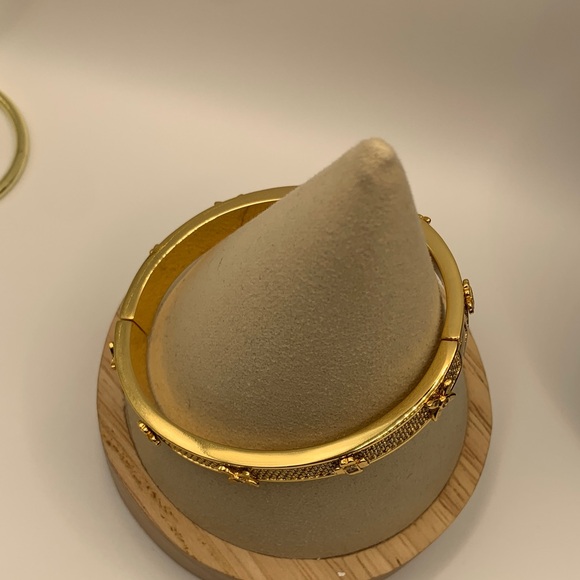 Gold-tone heritage bloom Kate Spade bangle - Picture 6 of 6